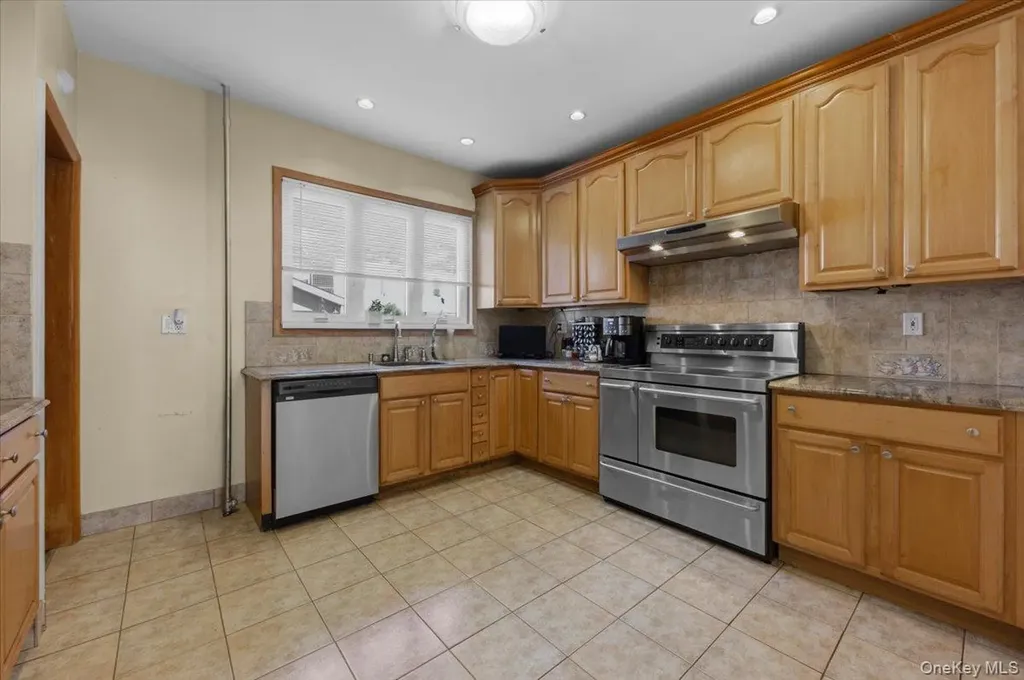 7535 60th Place Glendale NY 11385