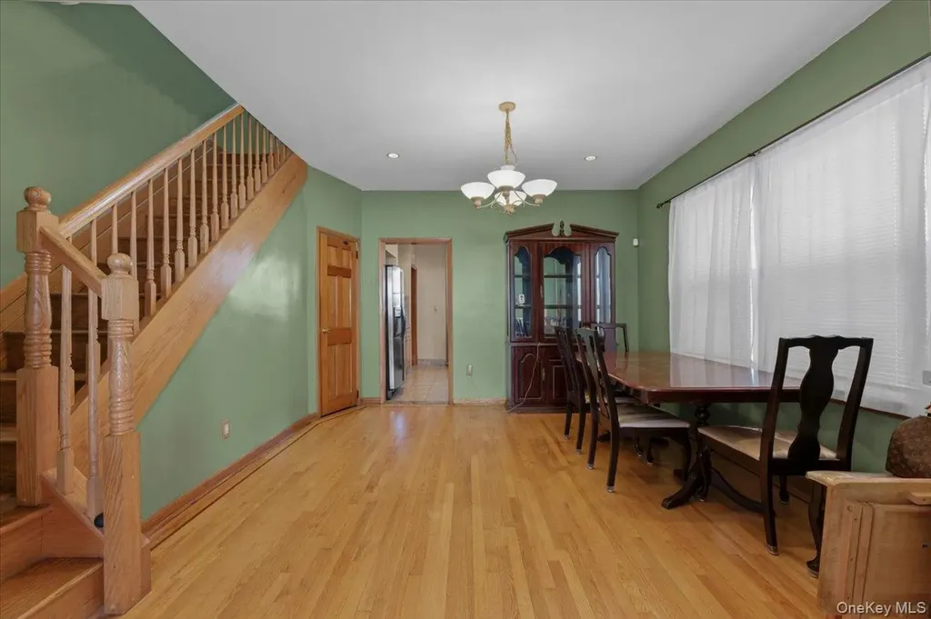 7535 60th Place Glendale NY 11385