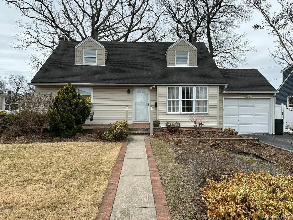 1009 Park Lane N Franklin Square NY 11010