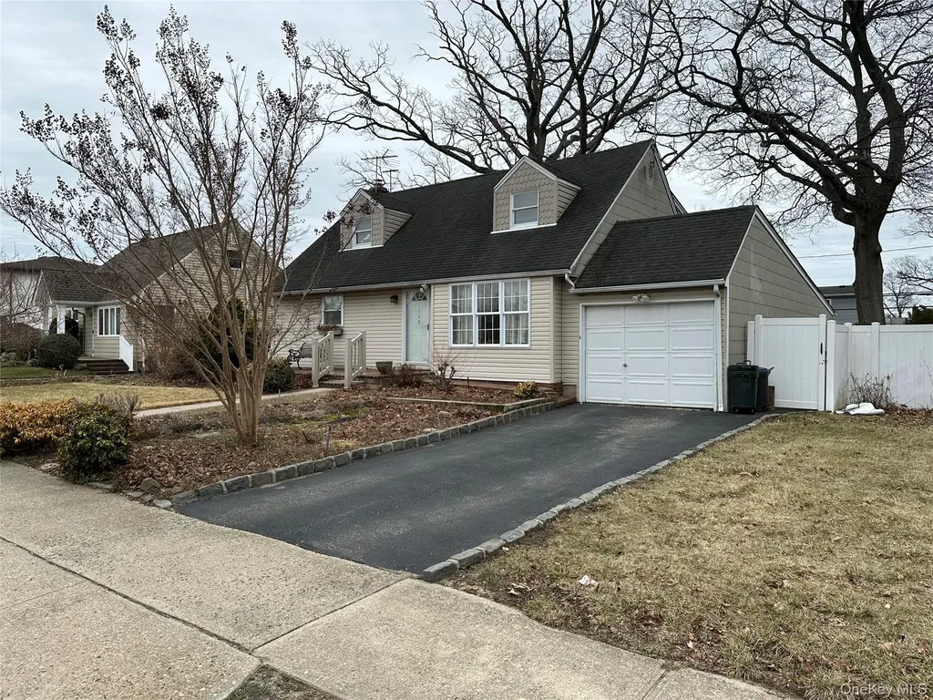 1009 Park Lane N Franklin Square NY 11010