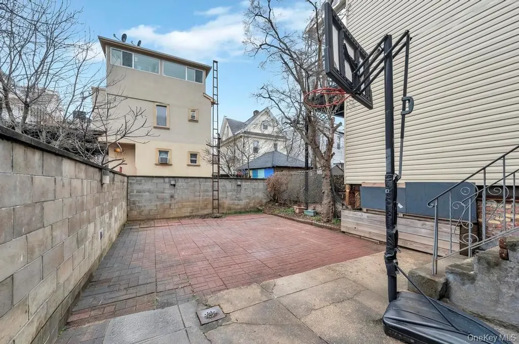 634 E 3rd Street Brooklyn NY 11218