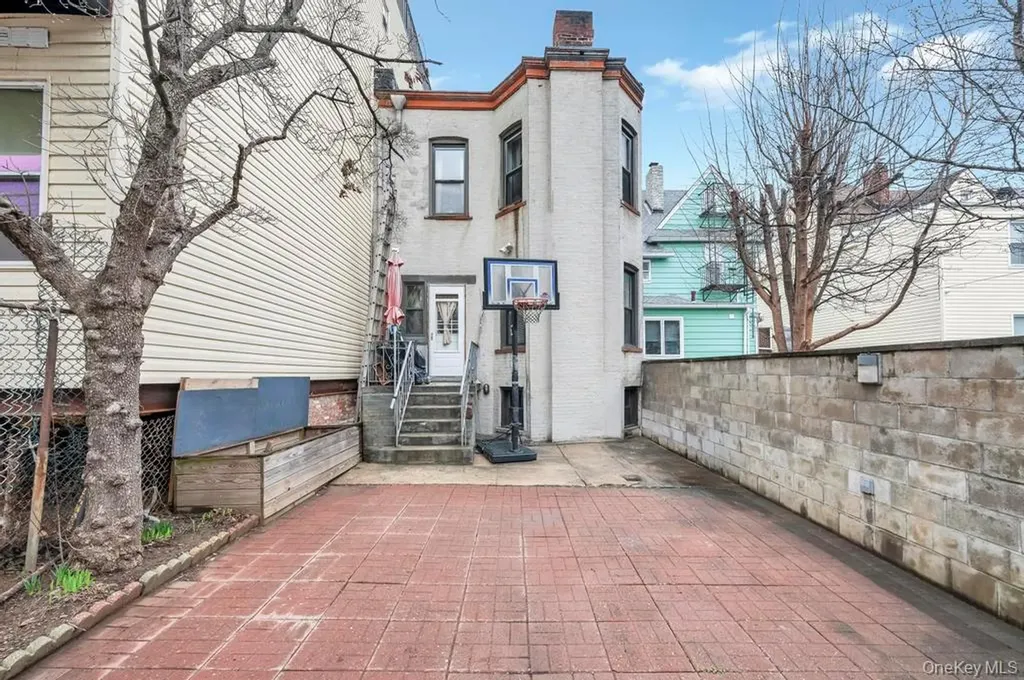 634 E 3rd Street Brooklyn NY 11218