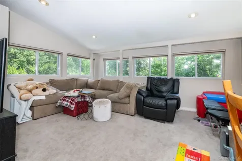 9 Primrose Avenue W White Plains NY 10607