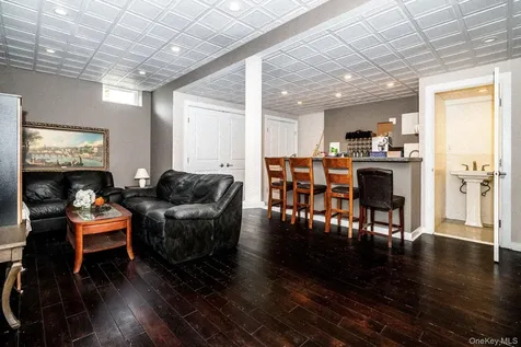 9 Primrose Avenue W White Plains NY 10607
