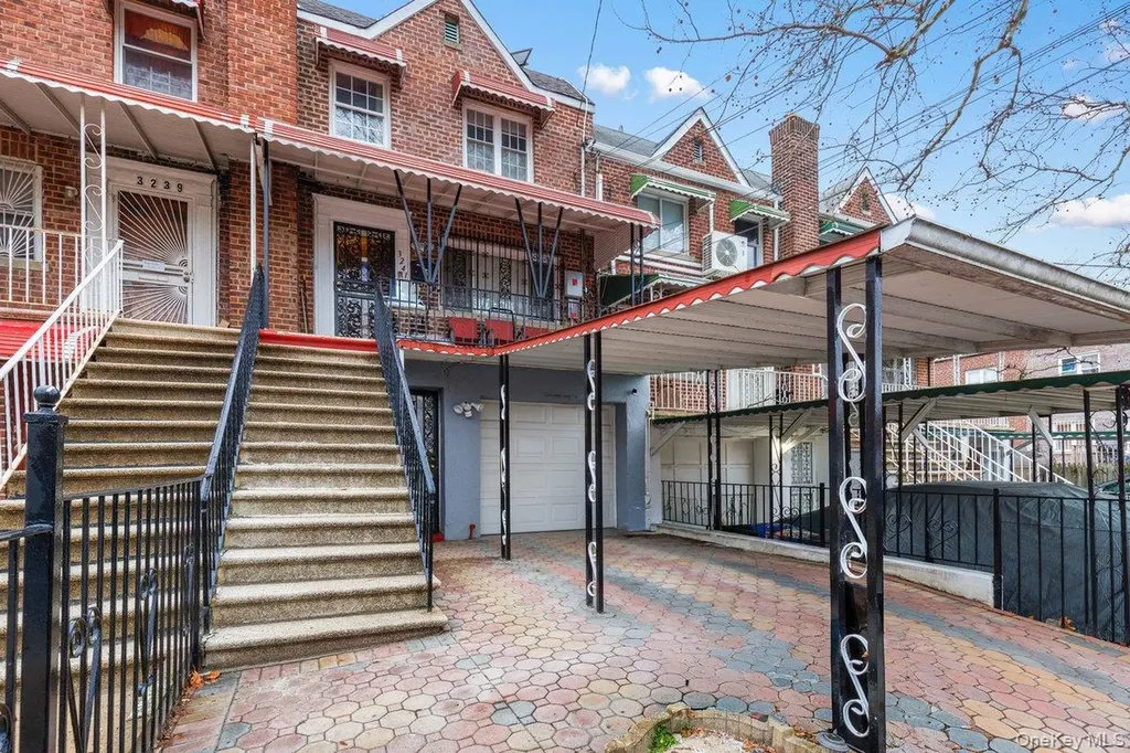 3241 Colden Avenue Bronx NY 10469
