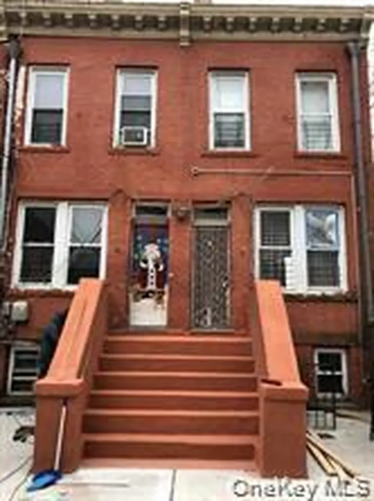 764 E 213th Street Bronx NY 10467