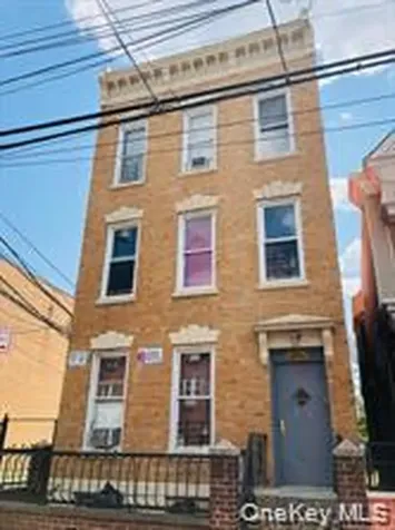 764 E 213th Street Bronx NY 10467