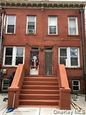 764 E 213th Street Bronx NY 10467