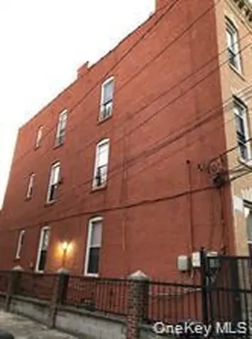 764 E 213th Street Bronx NY 10467
