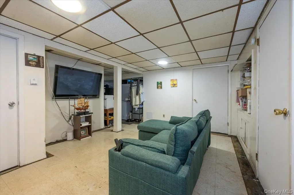 64 E Chester Street Valley Stream NY 11580