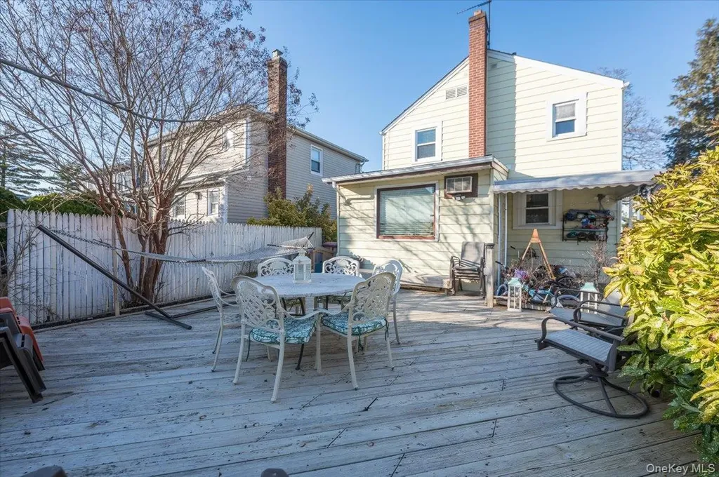 64 E Chester Street Valley Stream NY 11580