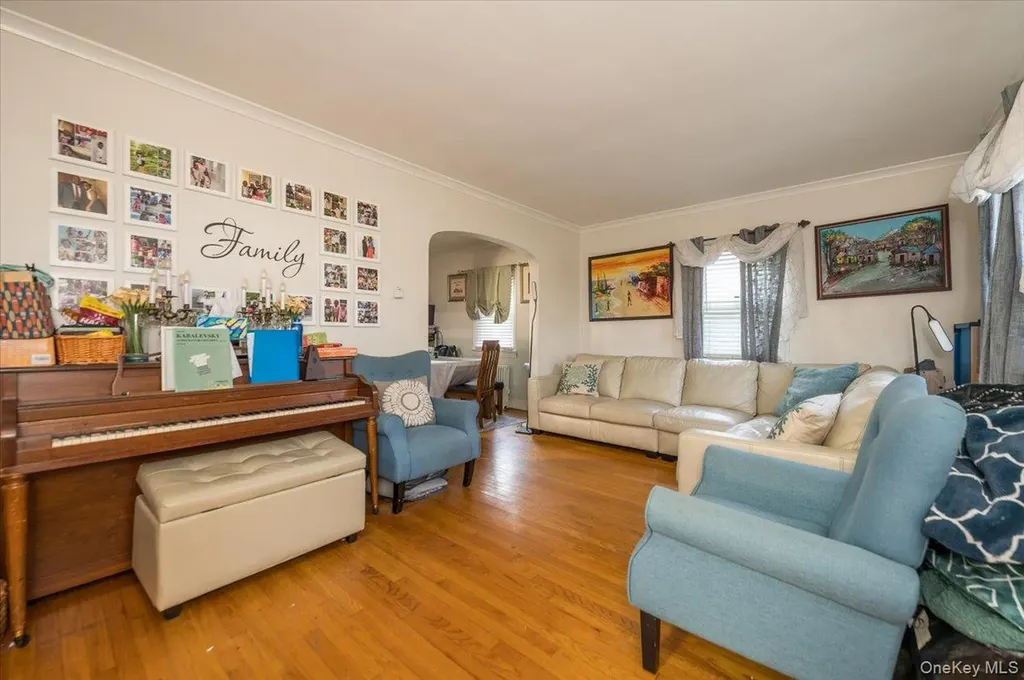 64 E Chester Street Valley Stream NY 11580