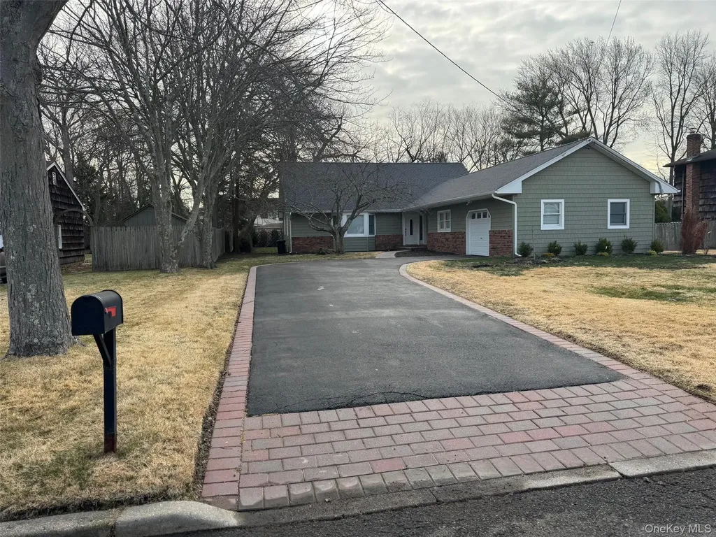 43 W Shore Road Oakdale NY 11769