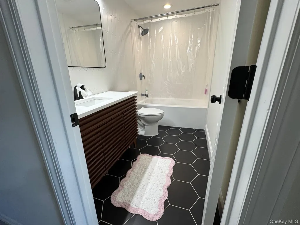 43 W Shore Road Oakdale NY 11769