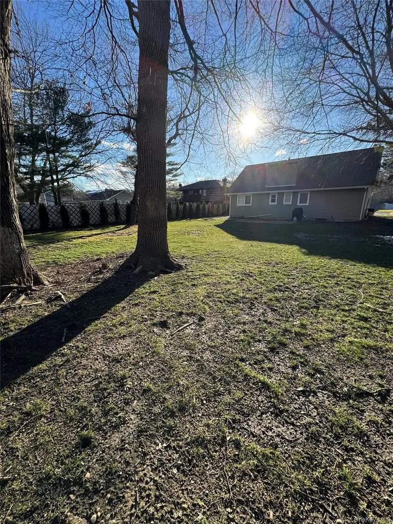 43 W Shore Road Oakdale NY 11769