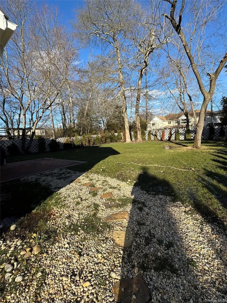43 W Shore Road Oakdale NY 11769
