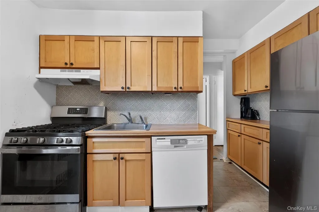8385 116th Street Kew Gardens NY 11418