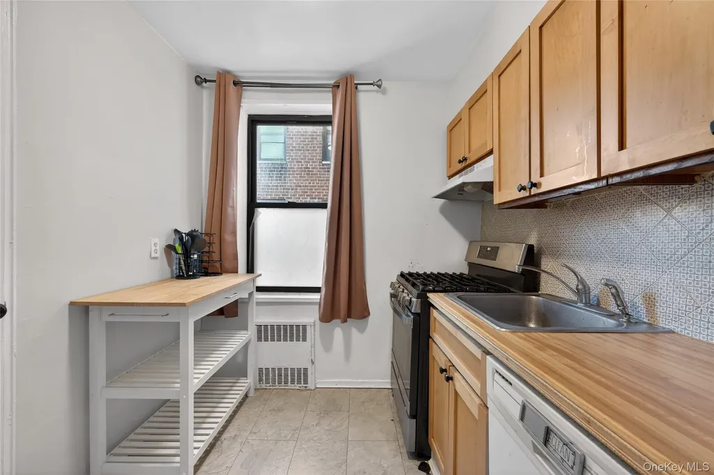 8385 116th Street Kew Gardens NY 11418