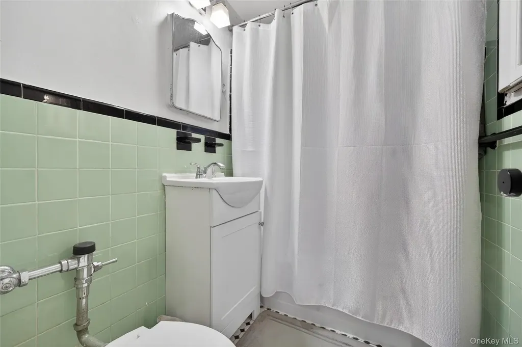 8385 116th Street Kew Gardens NY 11418
