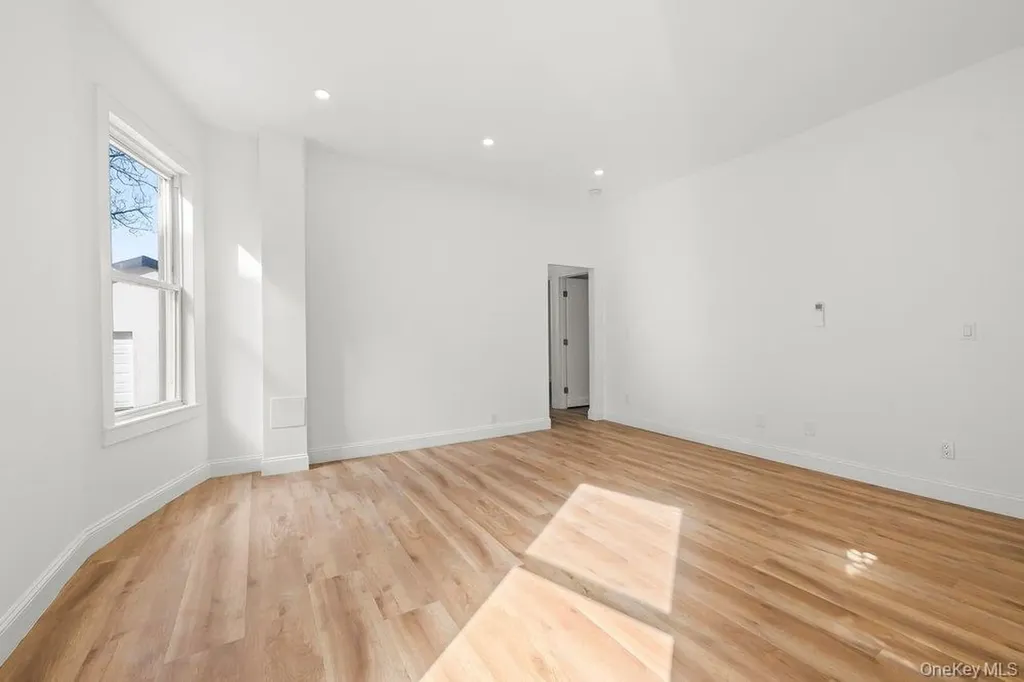 10 S 14th Avenue Mount Vernon NY 10550