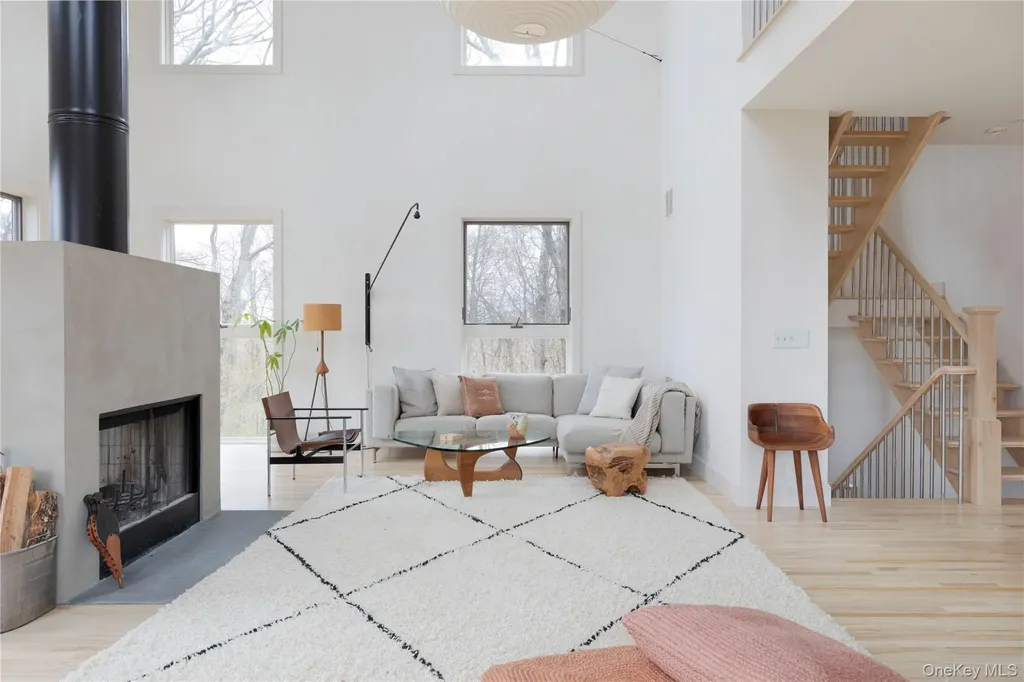 21 Private Way Garrison NY 10524