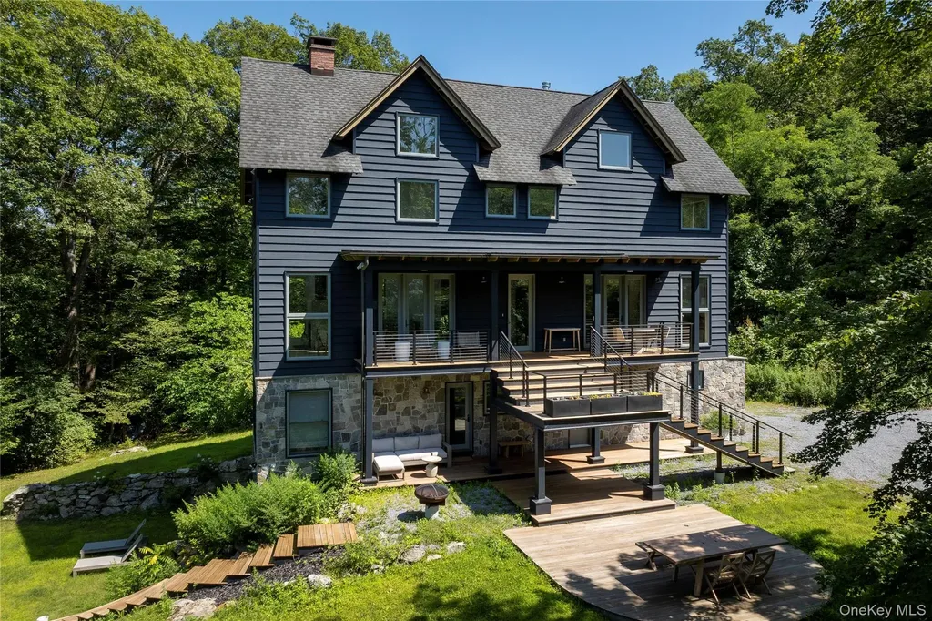 21 Private Way Garrison NY 10524