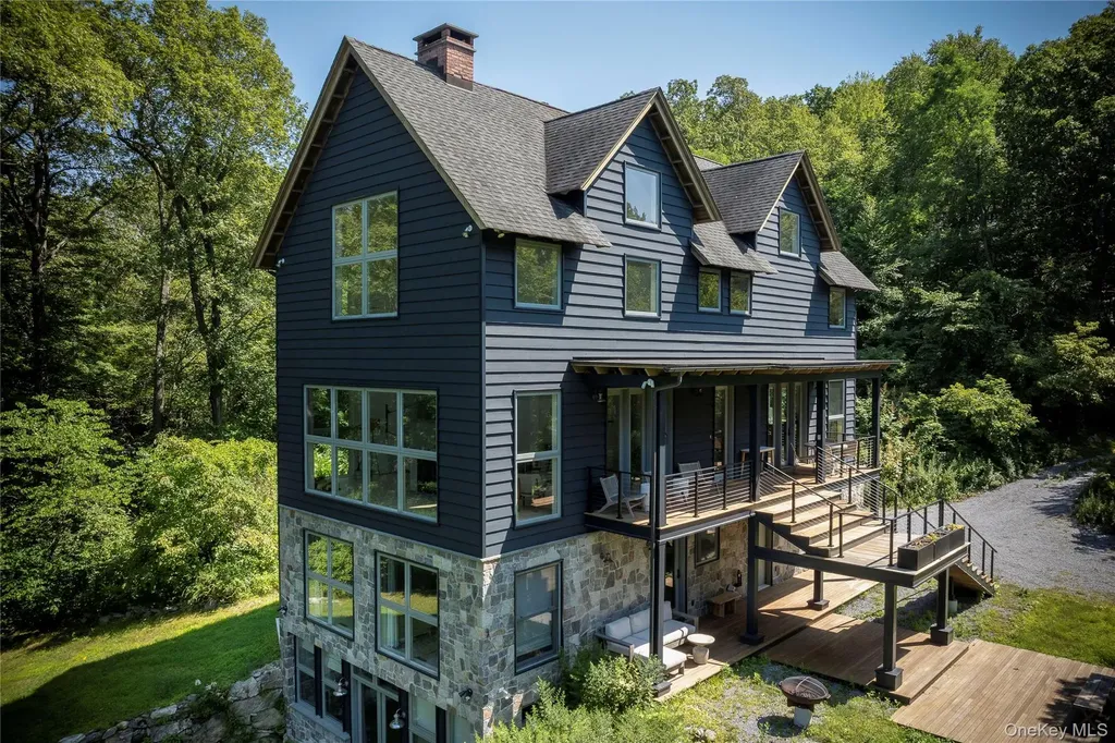 21 Private Way Garrison NY 10524