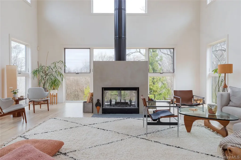 21 Private Way Garrison NY 10524