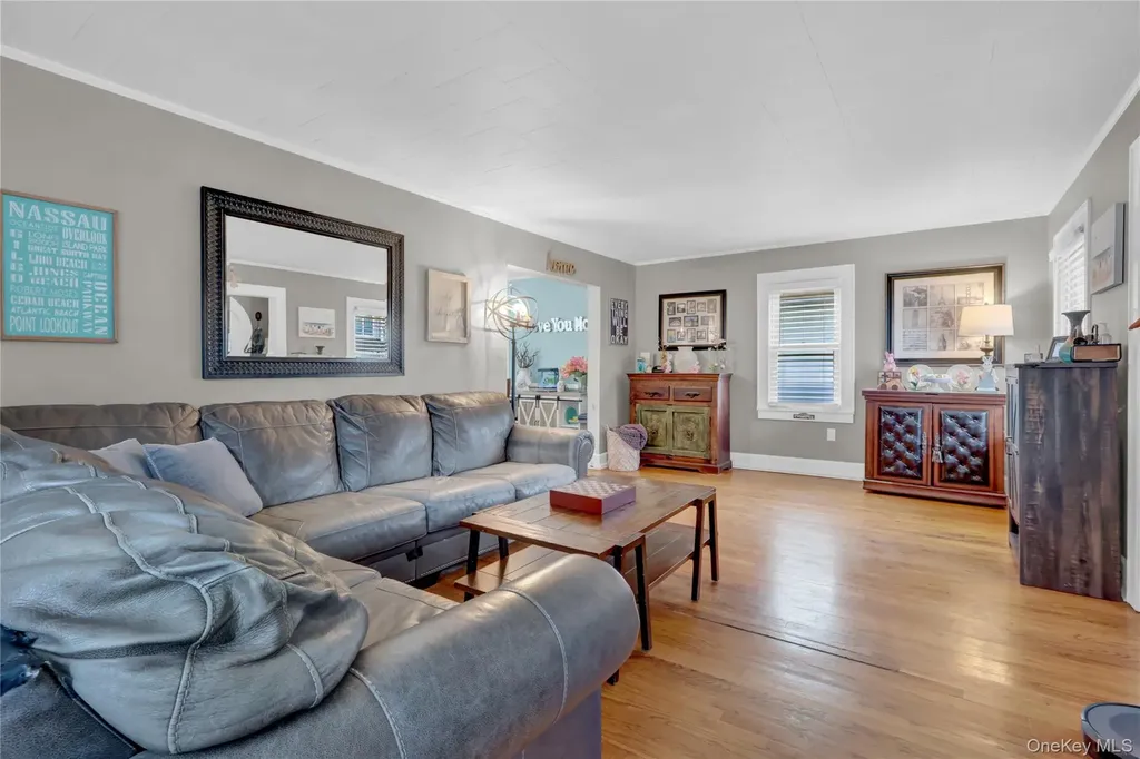 2889 Arnold Avenue Oceanside NY 11572