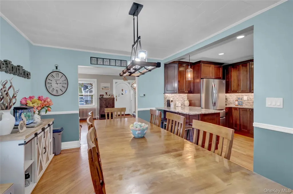 2889 Arnold Avenue Oceanside NY 11572