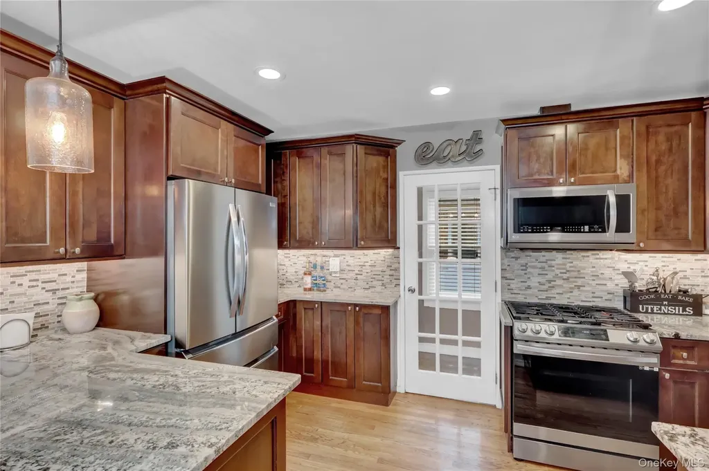 2889 Arnold Avenue Oceanside NY 11572