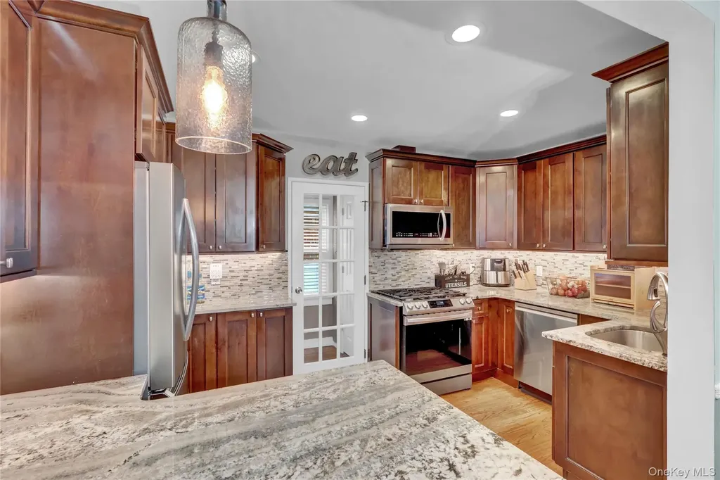 2889 Arnold Avenue Oceanside NY 11572