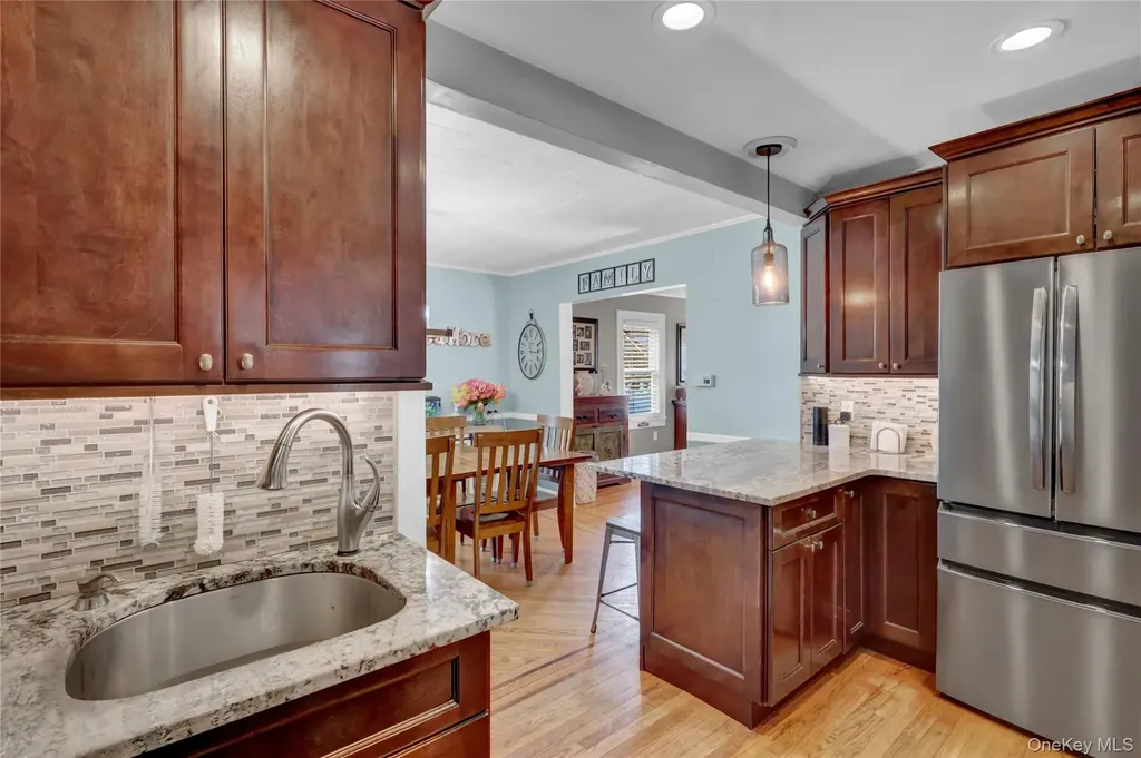 2889 Arnold Avenue Oceanside NY 11572