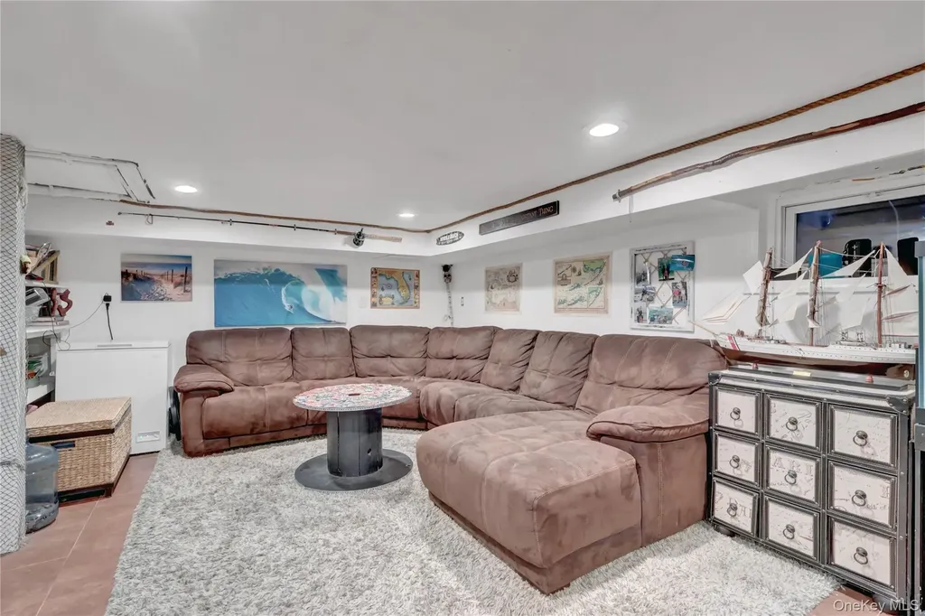 2889 Arnold Avenue Oceanside NY 11572