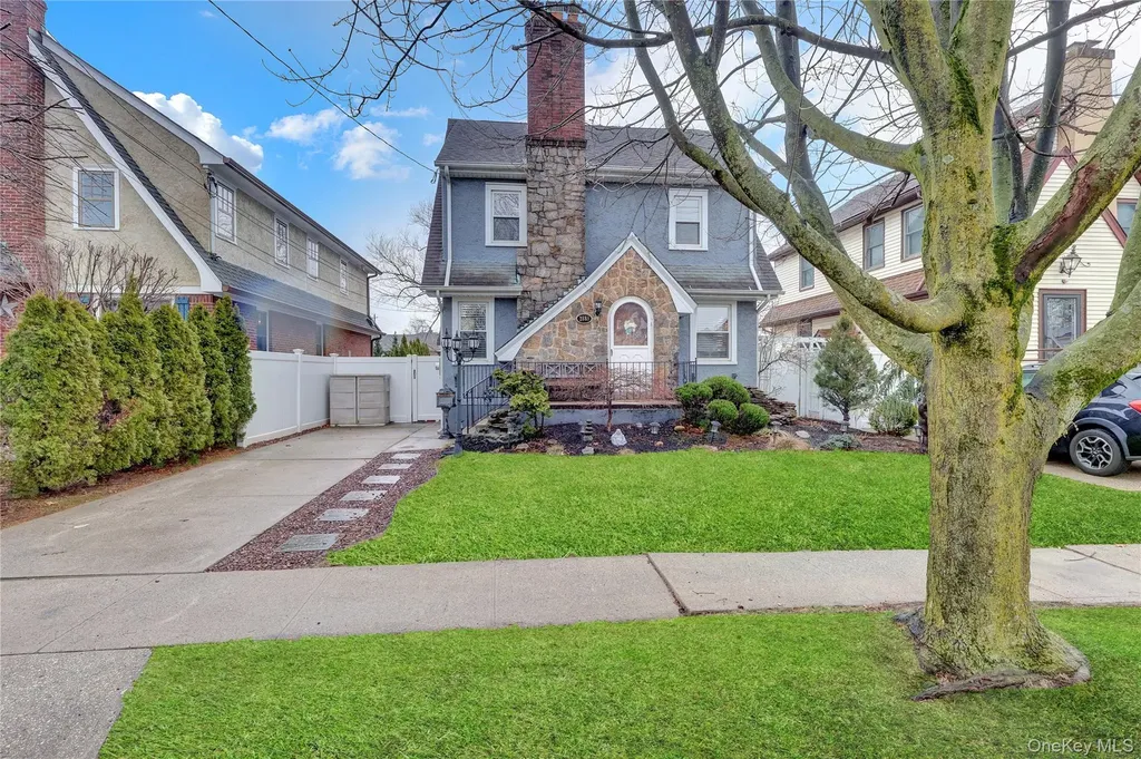 2889 Arnold Avenue Oceanside NY 11572