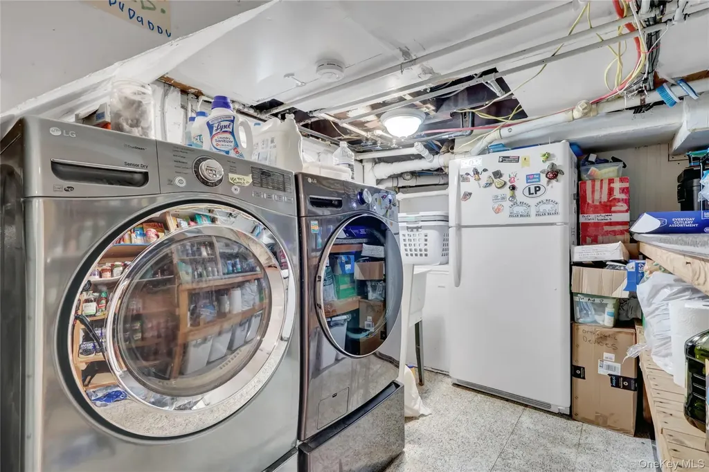 2889 Arnold Avenue Oceanside NY 11572