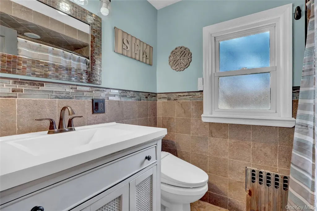 2889 Arnold Avenue Oceanside NY 11572