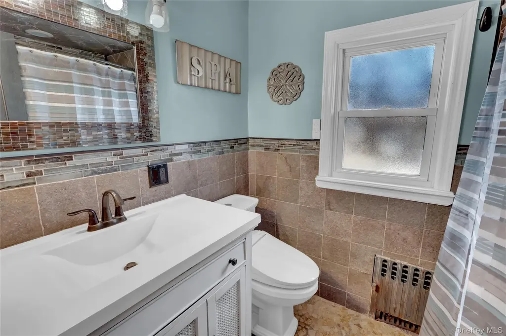 2889 Arnold Avenue Oceanside NY 11572