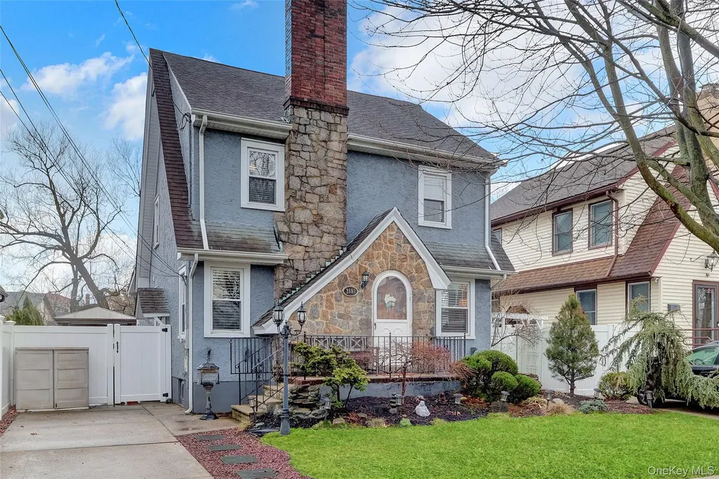 2889 Arnold Avenue Oceanside NY 11572