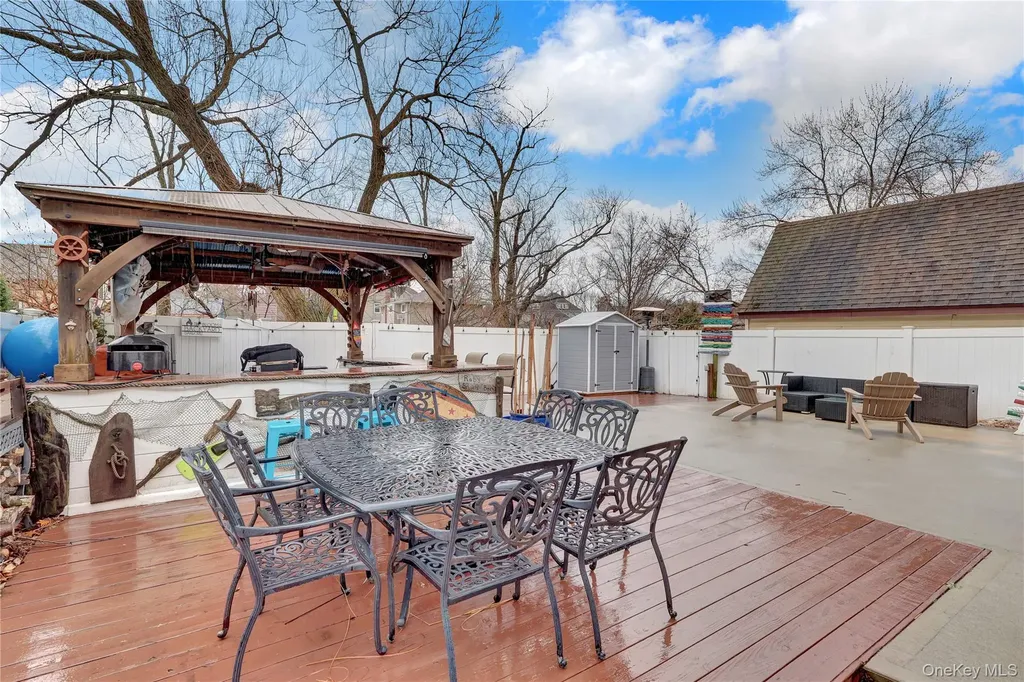 2889 Arnold Avenue Oceanside NY 11572