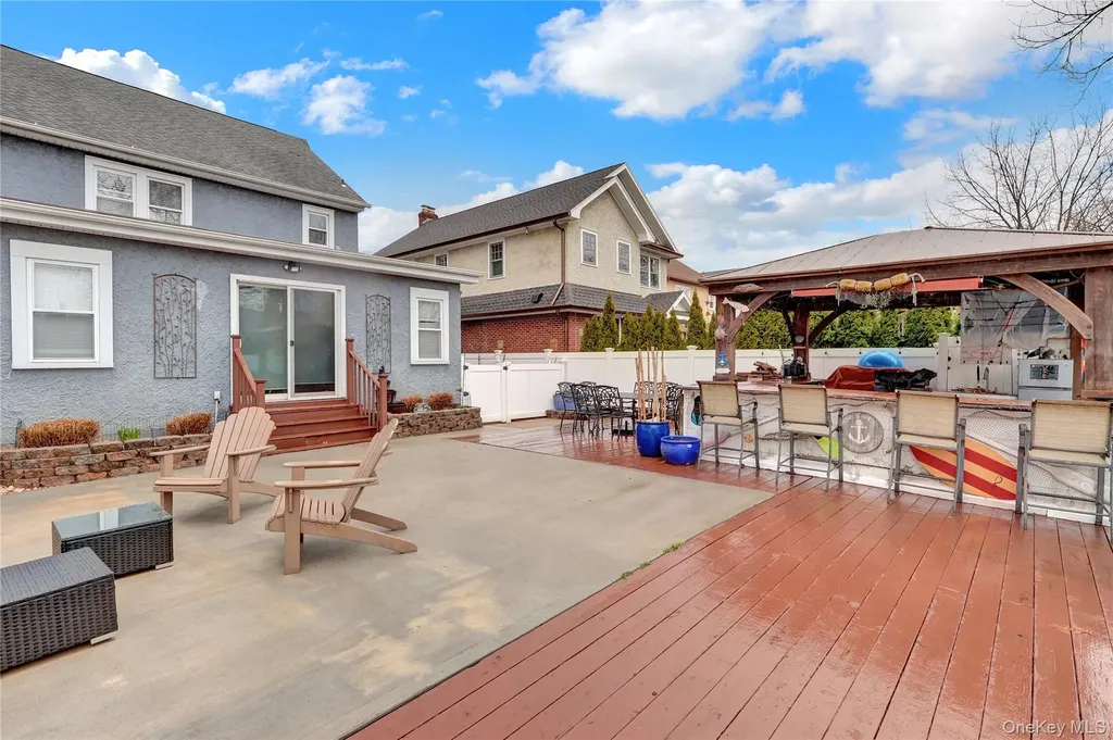 2889 Arnold Avenue Oceanside NY 11572