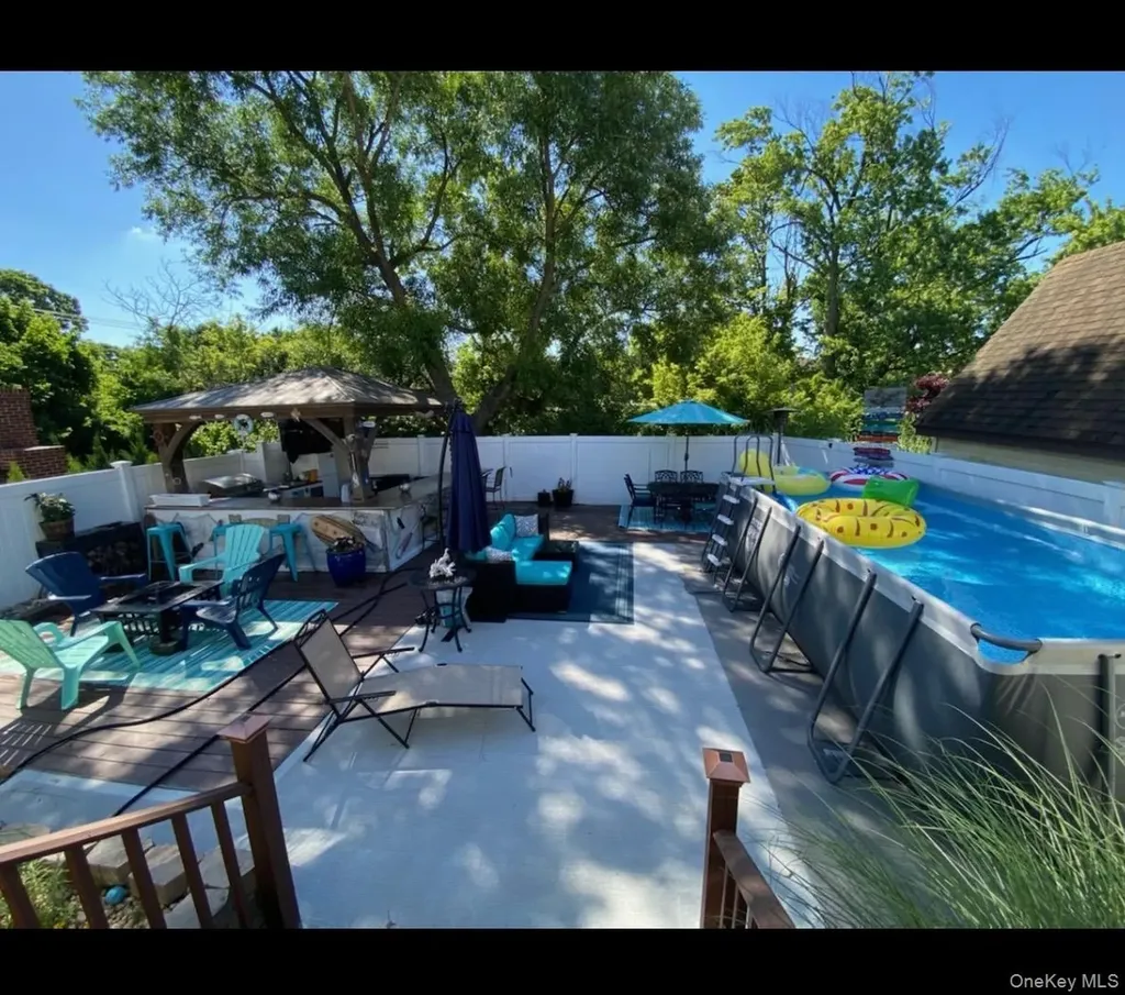 2889 Arnold Avenue Oceanside NY 11572