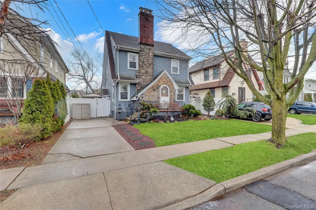 2889 Arnold Avenue Oceanside NY 11572