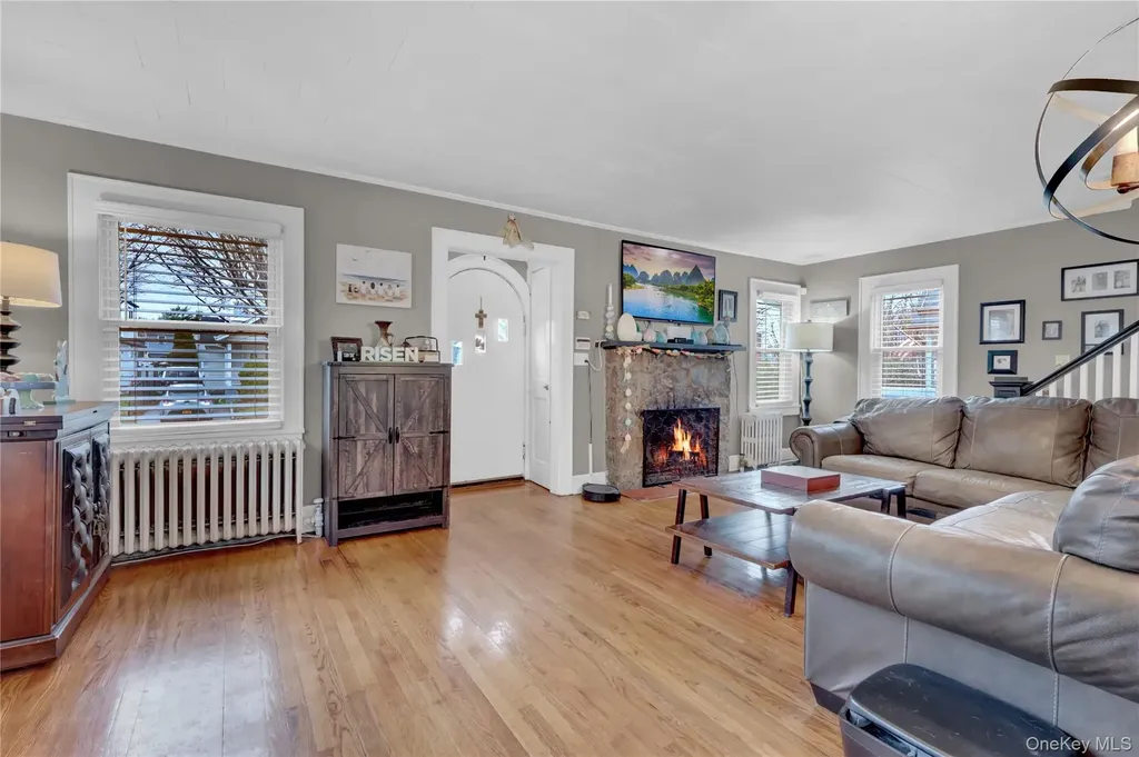 2889 Arnold Avenue Oceanside NY 11572