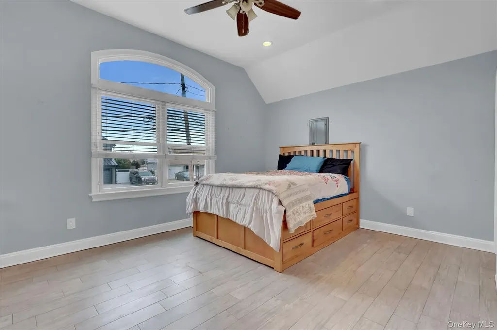 10 Beach Road Massapequa NY 11758