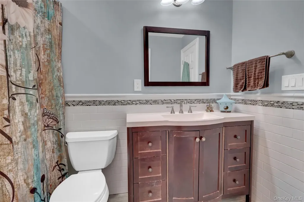 10 Beach Road Massapequa NY 11758
