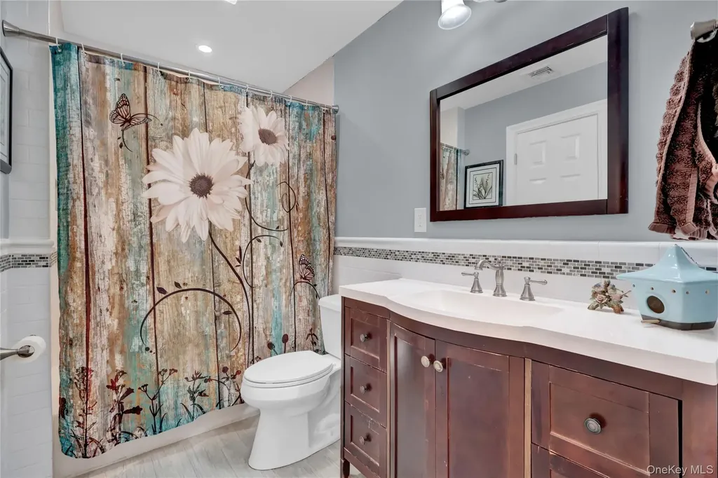 10 Beach Road Massapequa NY 11758