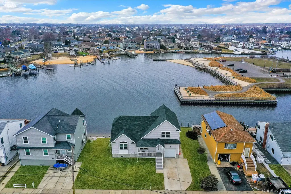 10 Beach Road Massapequa NY 11758
