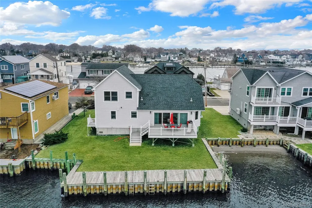 10 Beach Road Massapequa NY 11758