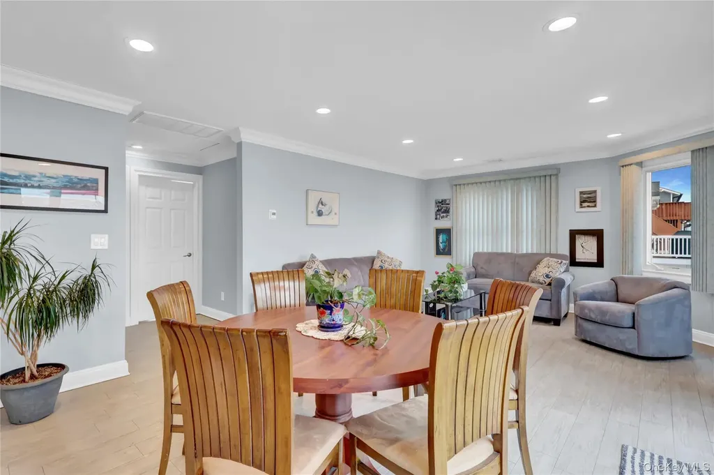 10 Beach Road Massapequa NY 11758